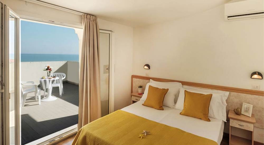 attico fronte mare